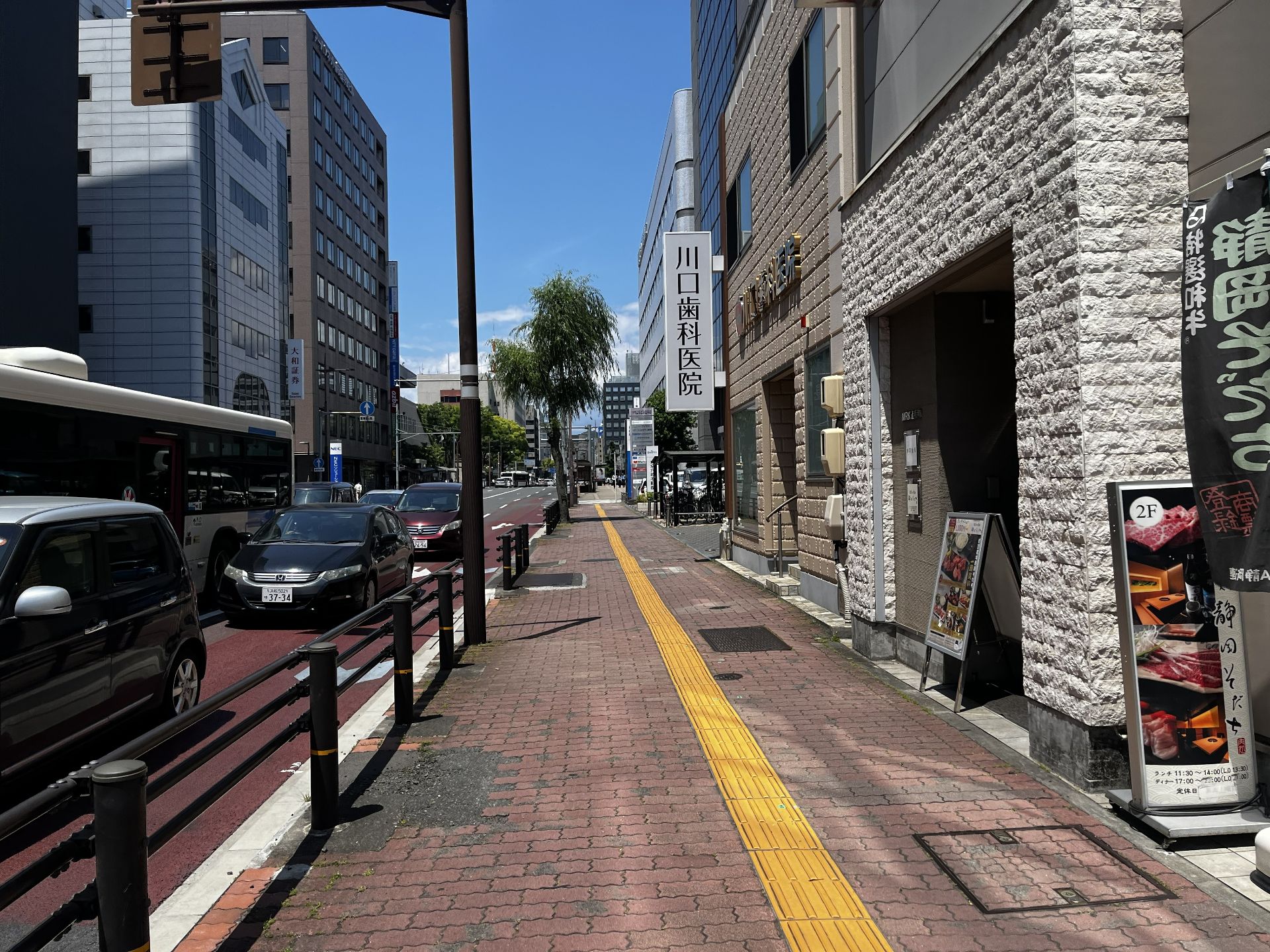 そのまま道なり。